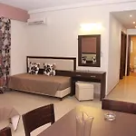 Agela & Apartahotel 3*