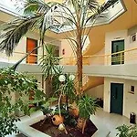 Agela & Apartahotel 3*