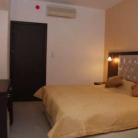 Aparthotel Agela & 3*