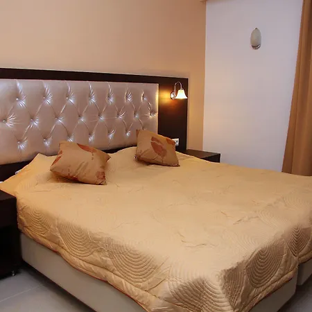 Aparthotel Agela & 3*